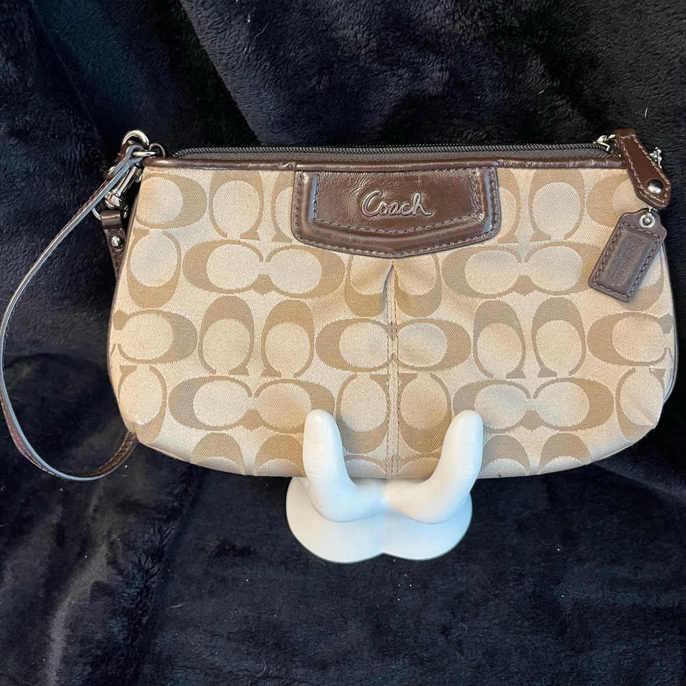 Authentic Michael Kors wristlet (large)